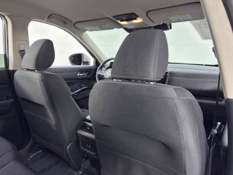 2022 Nissan Pathfinder SV