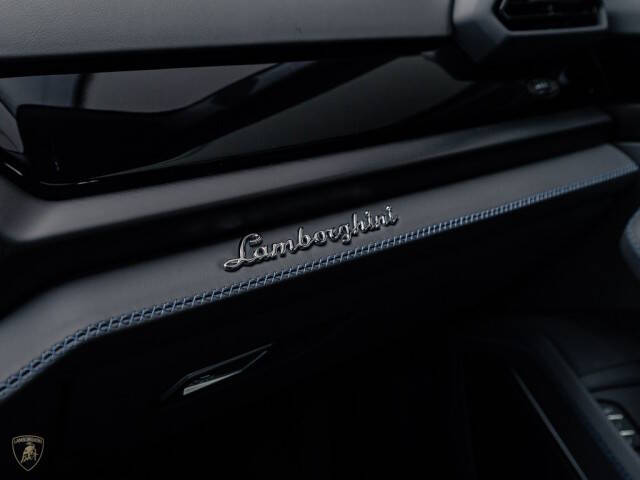 2025 Lamborghini Urus SE