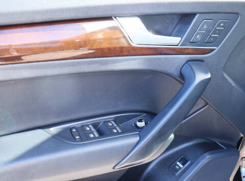 2020 Audi Q5 quattro Titanium Premium 45 TFSI