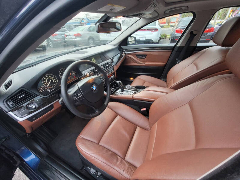 2013 BMW 5 Series 528i photo 10