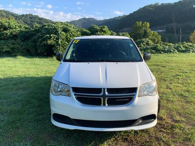 Used 2017 Dodge Grand Caravan SE with VIN 2C4RDGBG0HR632965 for sale in Hazard, KY