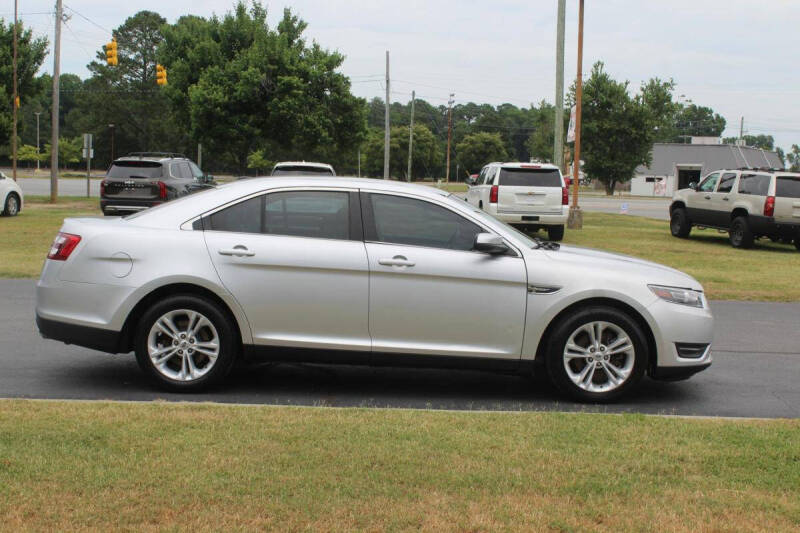 2017 Ford Taurus SEL
