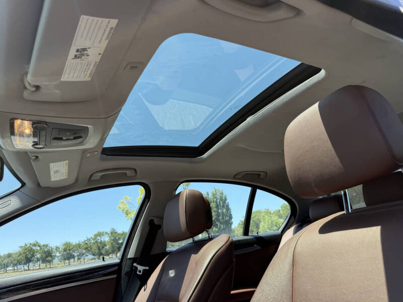 2012 BMW 5 Series 528i