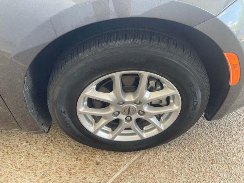 2022 Chrysler Voyager LX