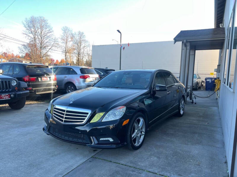 2011 Mercedes-Benz E-Class E550 Luxury photo 3