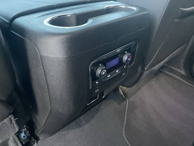 2025 Chevrolet Suburban LT