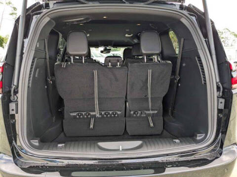2027 Chrysler Pacifica Select