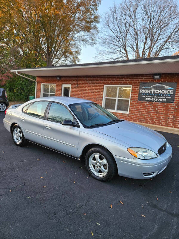 2005 Ford Taurus SE