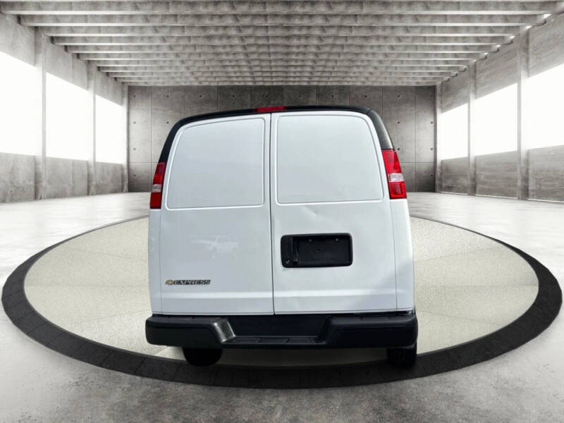 2025 Chevrolet Express 2500