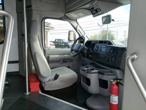 2017 Ford E-Series E-450 SD