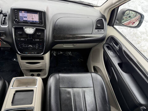 2013 Chrysler Town and Country Touring