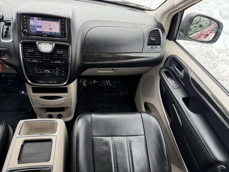 2013 Chrysler Town and Country Touring