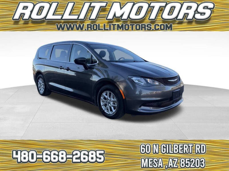 2023 Chrysler Voyager LX's photo