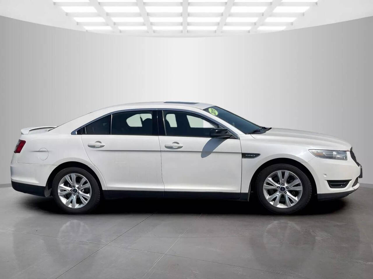 2015 Ford Taurus for sale at Used Cars Toledo in Oregon, OH