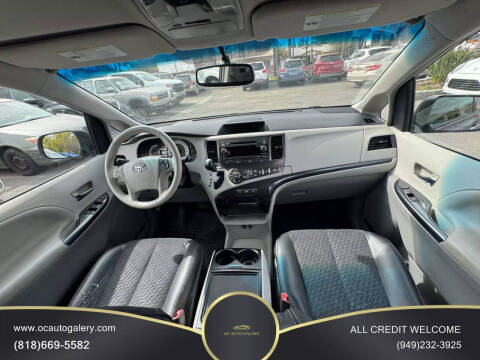 2013 Toyota Sienna SE 8-Passenger