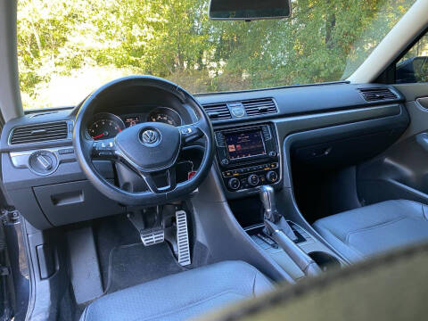 2017 Volkswagen Passat 1.8T R-Line