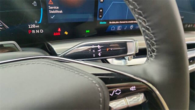 2025 Cadillac LYRIQ Luxury 3