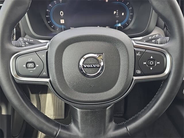 2024 Volvo XC60 B5 Core Dark Theme