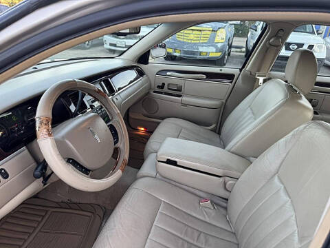 2007 Lincoln Town Car Signature