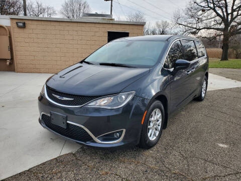 2020 Chrysler Pacifica for sale at COOP'S AFFORDABLE AUTOS LLC in Otsego MI