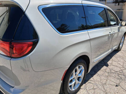 2017 Chrysler Pacifica Touring-L