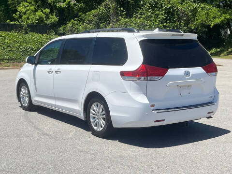 2014 Toyota Sienna XLE 8-Passenger
