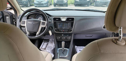 2013 Chrysler 200 Touring