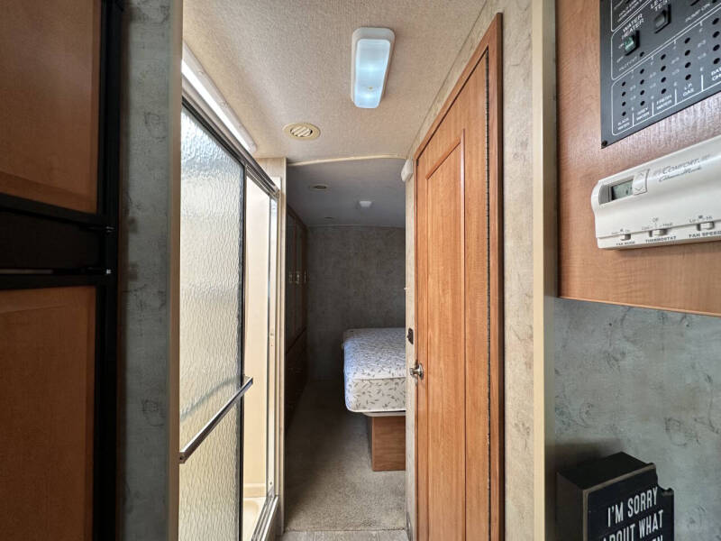 2006 Itasca Sunova / 29ft