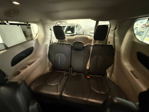 2017 Chrysler Pacifica Touring-L