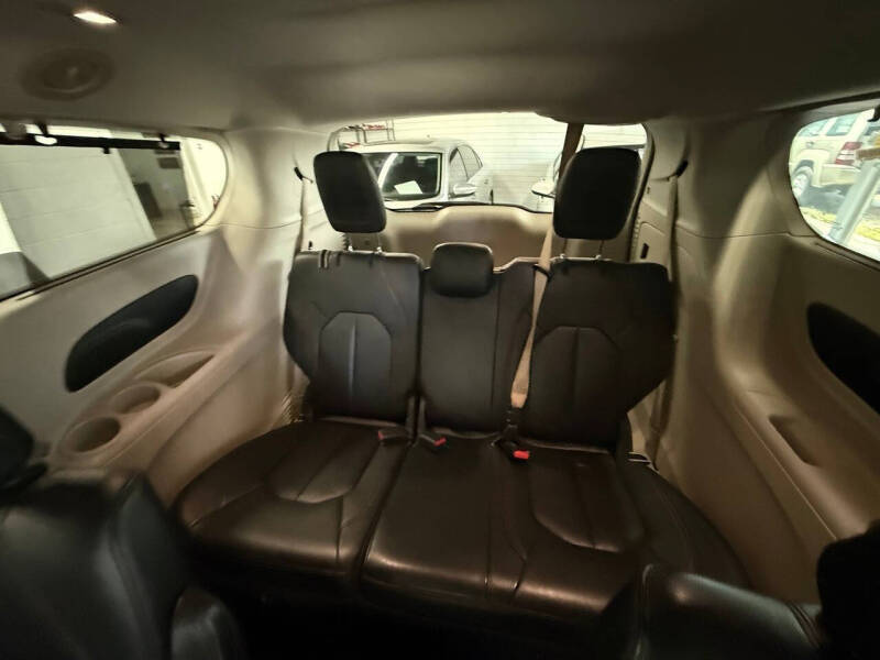 2017 Chrysler Pacifica Touring-L