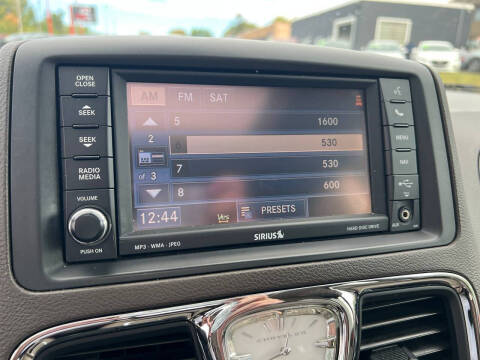 2013 Chrysler Town and Country Touring-L