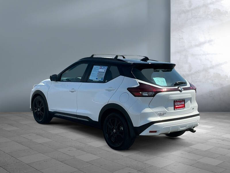 2021 Nissan Kicks SR