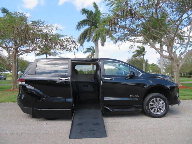 2024 Toyota Sienna XLE 8-Passenger