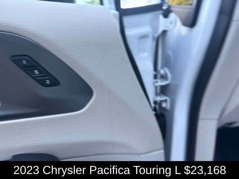 2023 Chrysler Pacifica Touring L