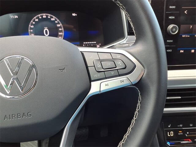 2025 Volkswagen Taos SE