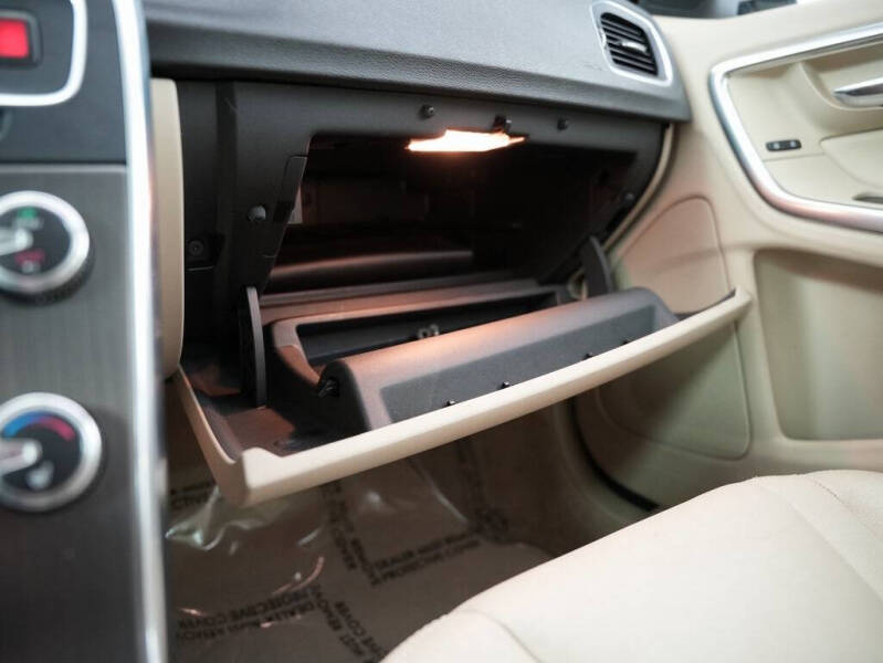 2015 Volvo S60 T5 Drive-E Platinum