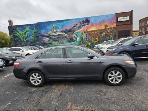 2009 Toyota Camry for sale at RIVERSIDE AUTO SALES in Sioux City IA