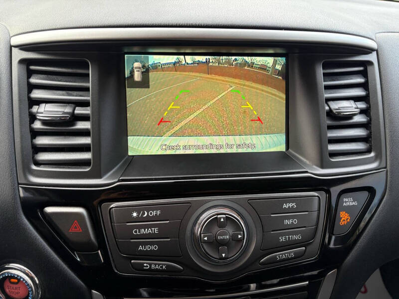 2020 Nissan Pathfinder SV