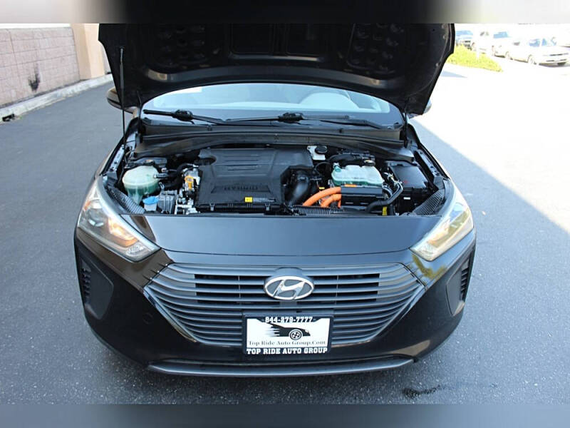 2017 Hyundai Ioniq Hybrid Blue