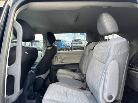 2022 Toyota Sienna LE 8-Passenger