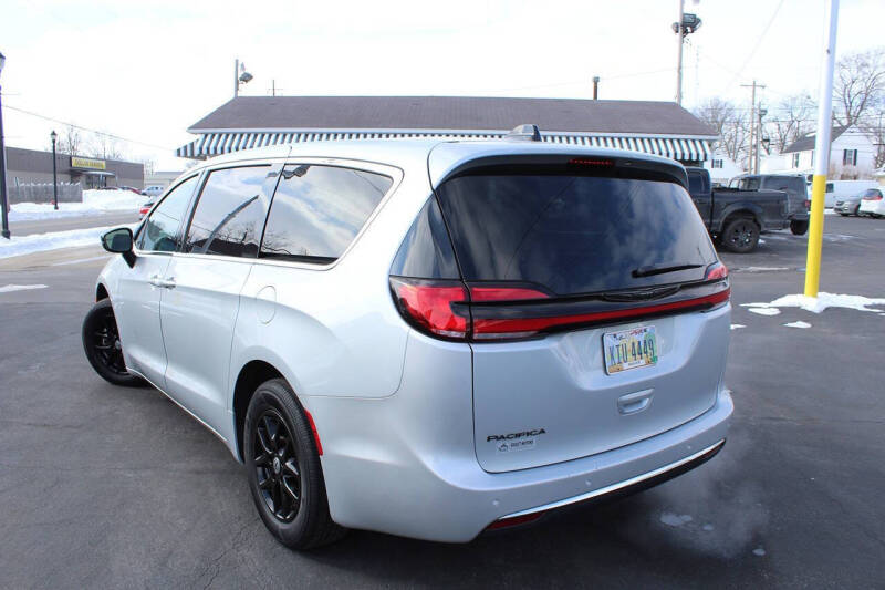 2024 Chrysler Pacifica Touring L