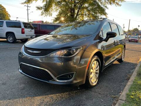 2019 Chrysler Pacifica for sale at Carz Unlimited in Richmond VA