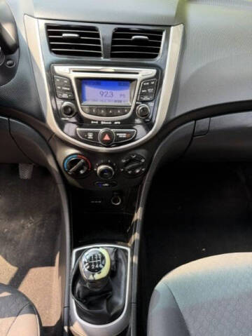 2013 Hyundai Accent SE