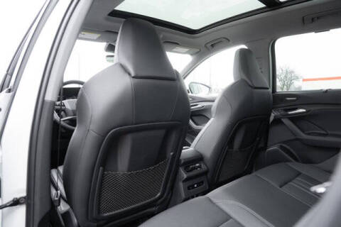 2025 Audi Q6 e-tron quattro Premium Plus