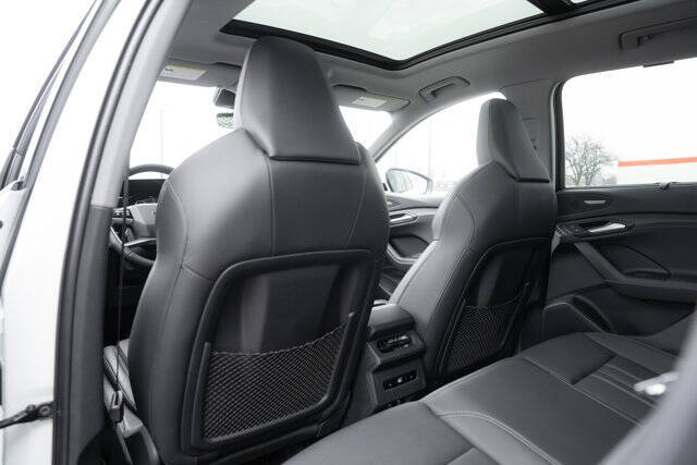 2025 Audi Q6 e-tron quattro Premium Plus