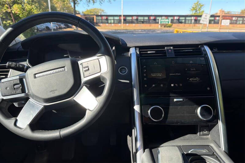 2024 Land Rover Discovery P300 S