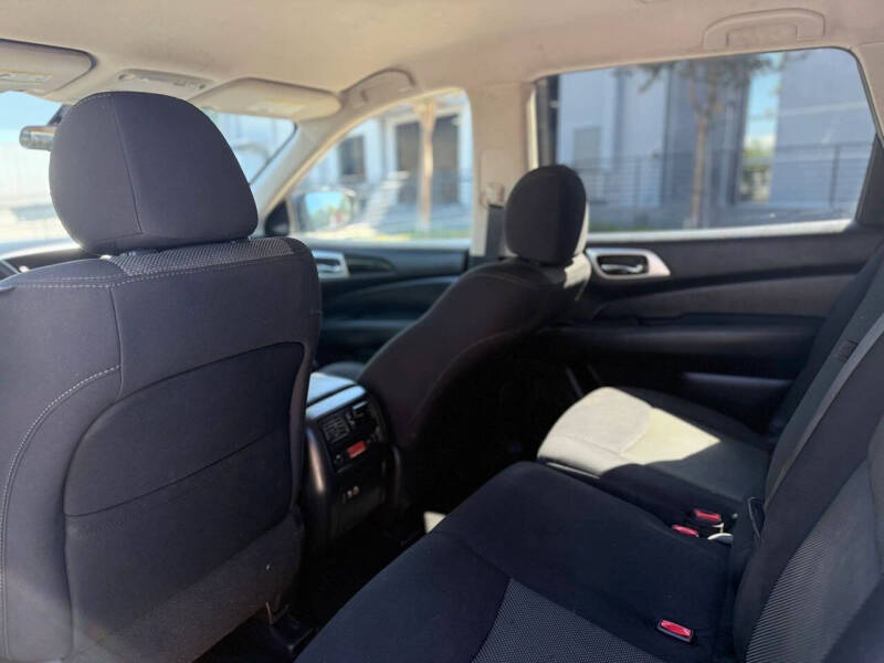 2020 Nissan Pathfinder S