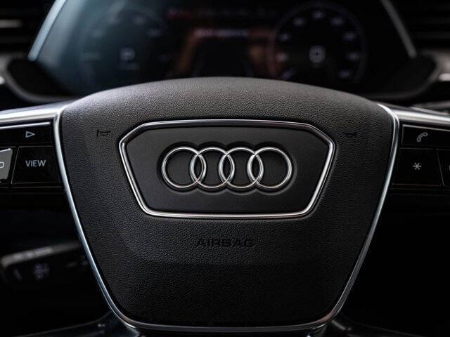 2022 Audi e-tron quattro Premium