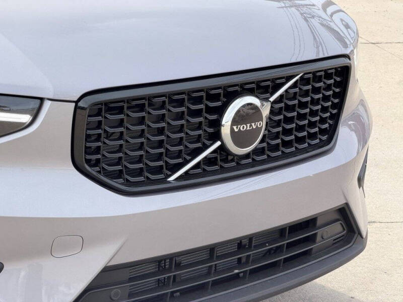 2026 Volvo XC40 B5 Core