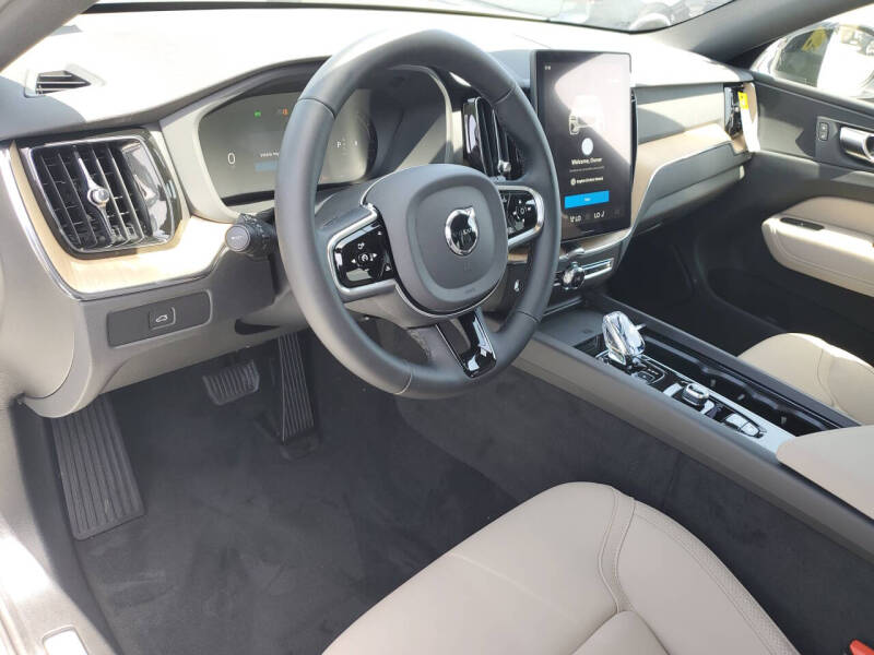 2026 Volvo XC60 B5 Plus